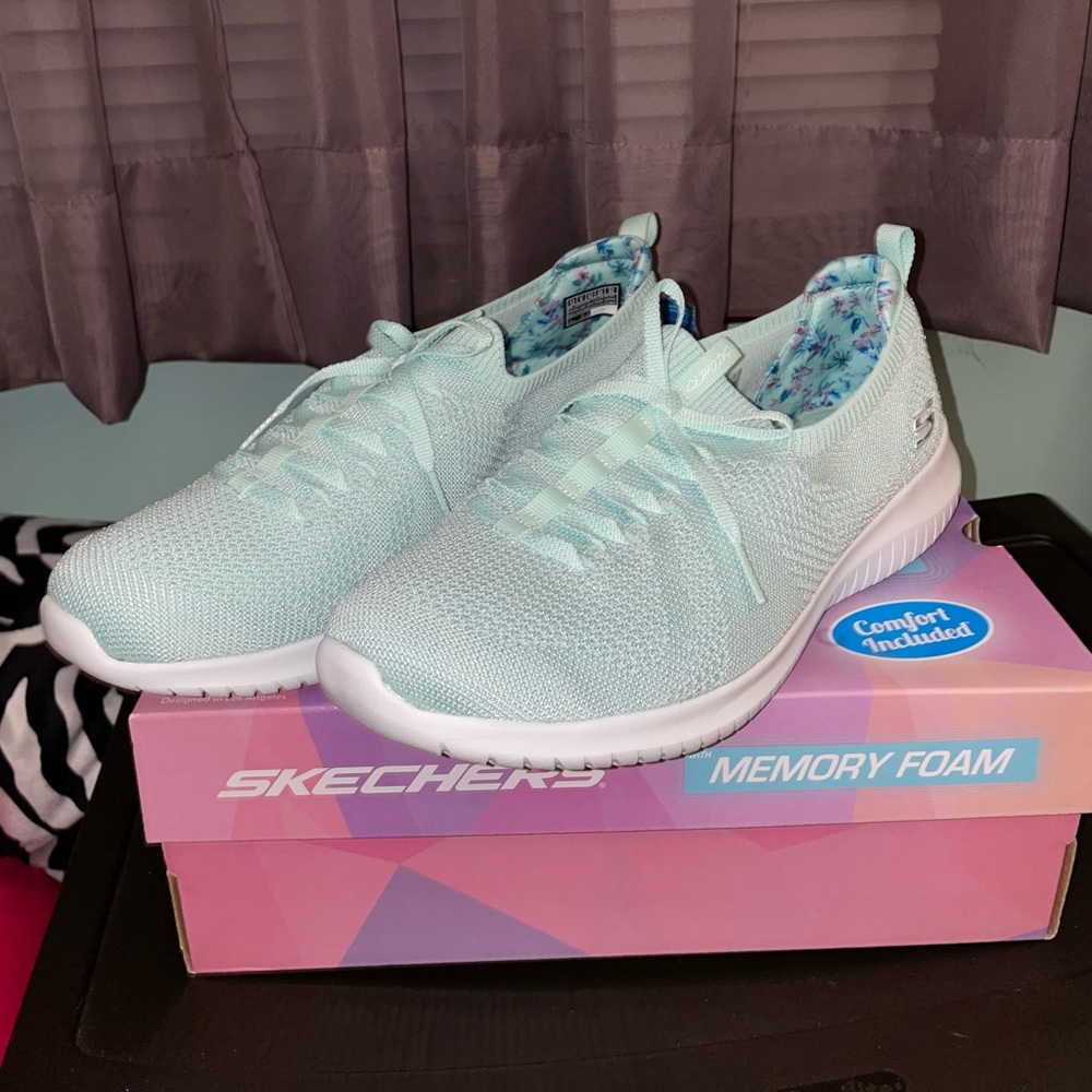 Women’s wide fit memory foam Skechers sneakers